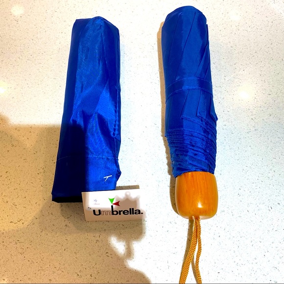 Other - NWT COMPACT FULL SIZED BLUE UMBRELLA WITH COVER